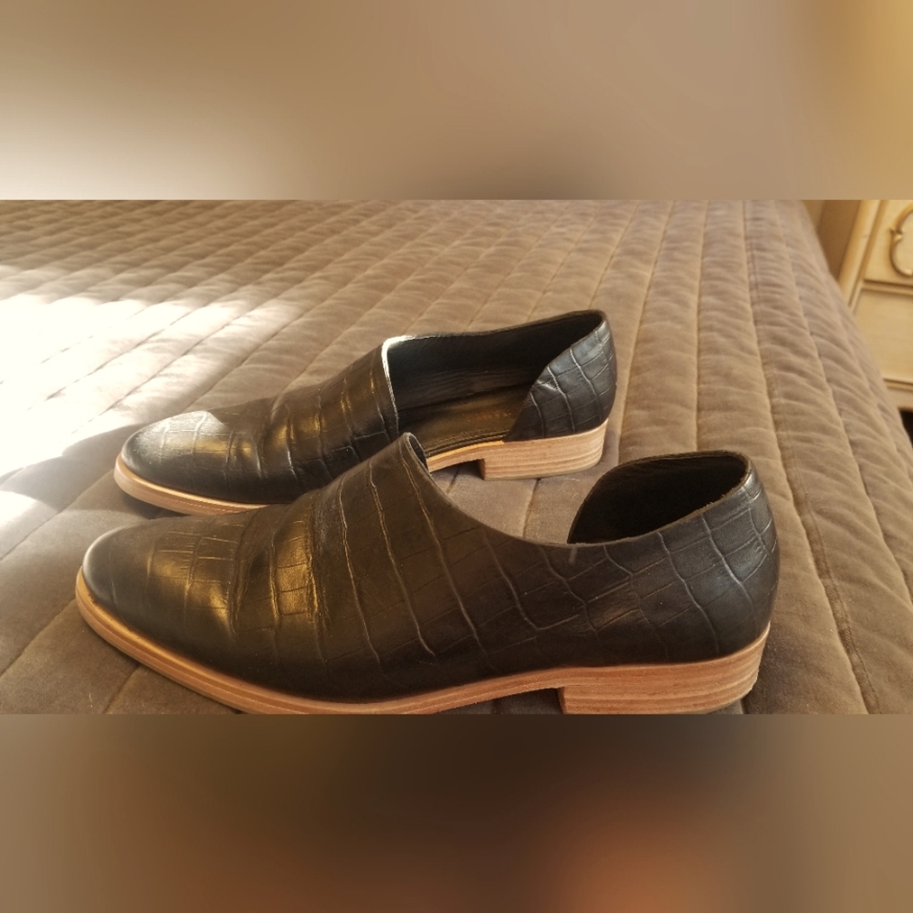 Marciante and Company Embossed  Leather Flats
